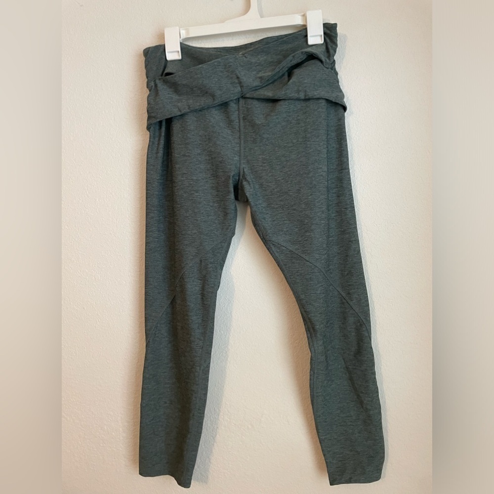 Apana women’s stone green cross cross front leggings size L